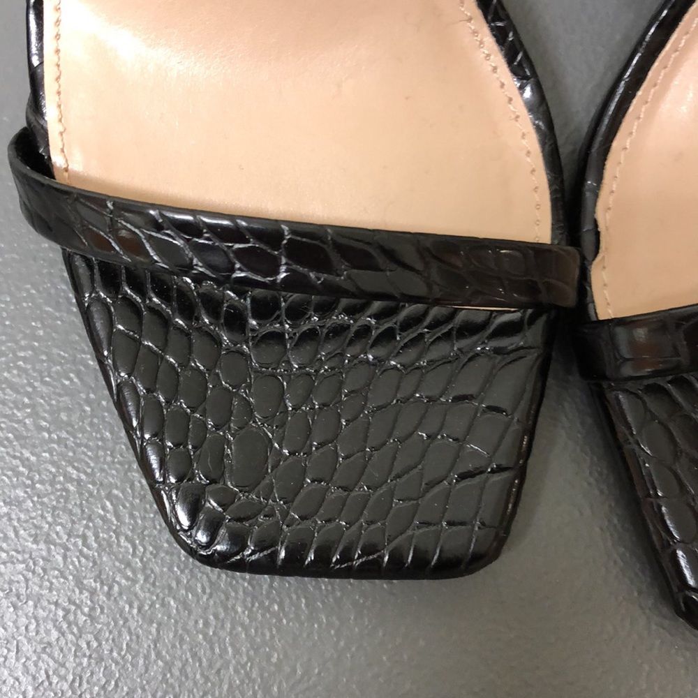 23. The Drop | Black Snake Skin Block Heels (Mismatched Sizes) - Picture 4 of 10